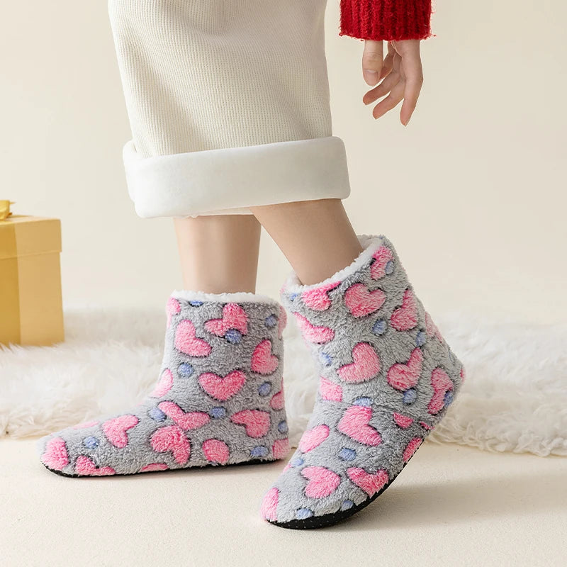 A Pair of Women's Winter Home Slippers, Warm, Padded, Thick, Colorful, Love, Mid-calf, Non-slip, Women's Walking Shoes