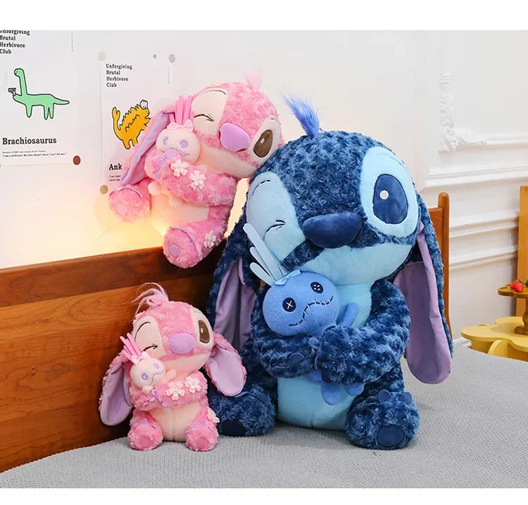 35/45 cm plush toys, inspired by anime and cartoons, available in blue and pink. Kawaii dolls with a soft texture, ideal as a pillow or toy for children. An adorable and fun birthday gift.