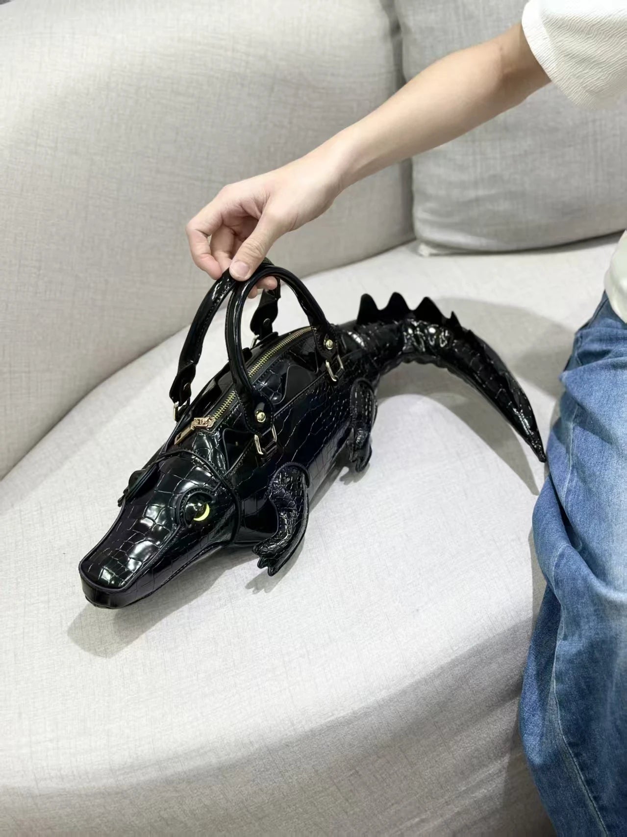 Exclusive alligator-shaped women's bag, new fashion 2025