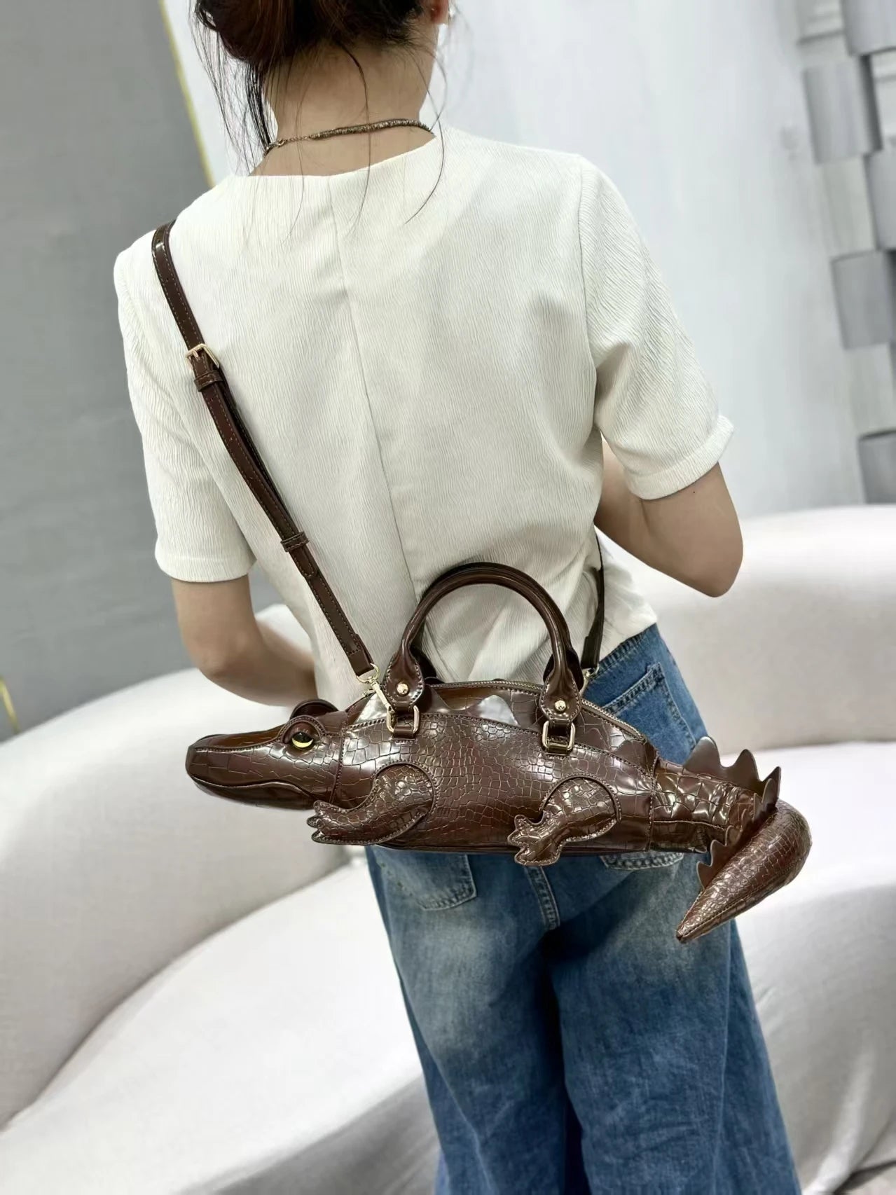 Exclusive alligator-shaped women's bag, new fashion 2025