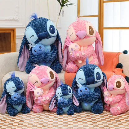 35/45 cm plush toys, inspired by anime and cartoons, available in blue and pink. Kawaii dolls with a soft texture, ideal as a pillow or toy for children. An adorable and fun birthday gift.