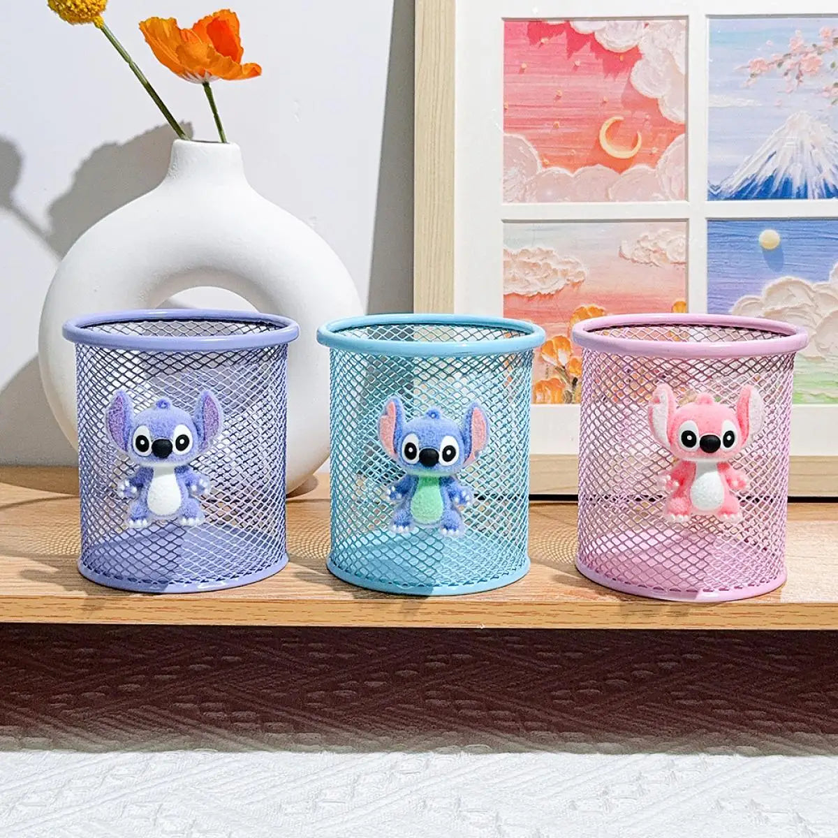Metal pencil holder featuring Stitch, the adorable alien character. Ideal desk organizer for school, the office, or for storing makeup brushes. A creative and practical gift.