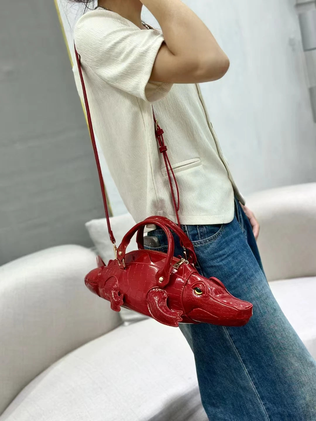 Exclusive alligator-shaped women's bag, new fashion 2025