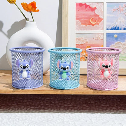 Metal pencil holder featuring Stitch, the adorable alien character. Ideal desk organizer for school, the office, or for storing makeup brushes. A creative and practical gift.