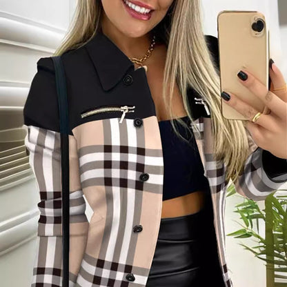 Small zippered jacket with a print that matches the color of the long sleeves